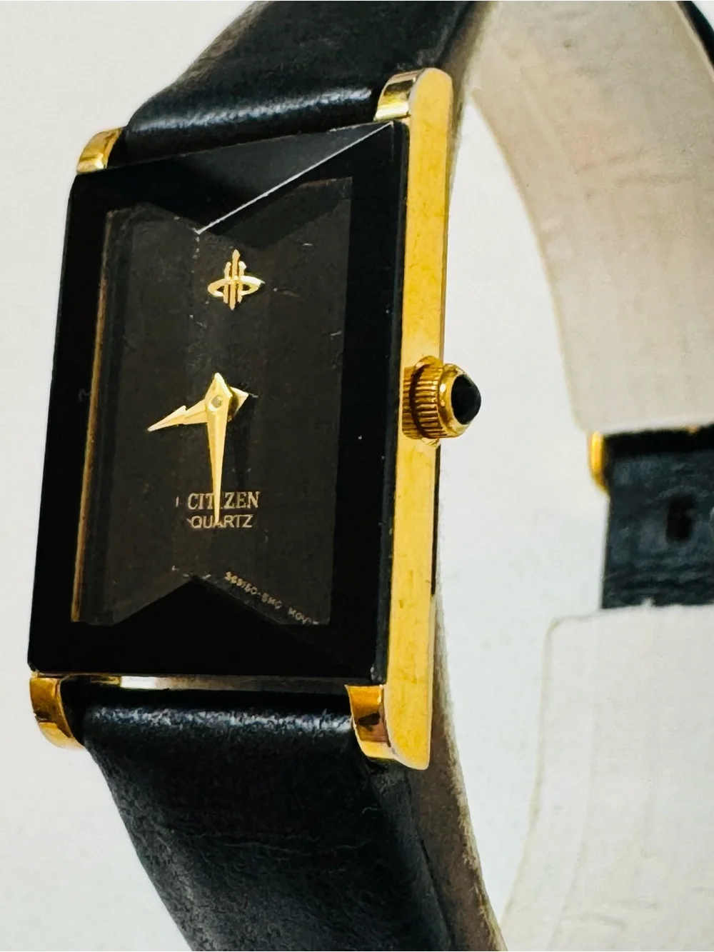 Vintage Citizen Strada Beveled Crystal Women's Gold Black Tank Watch 3220-S25732